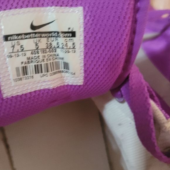 Sneakers - Picture 6 of 8